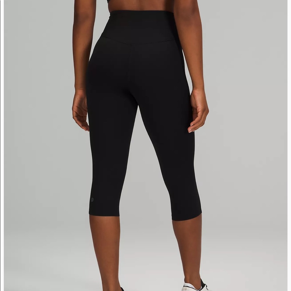 Lululemon black crops